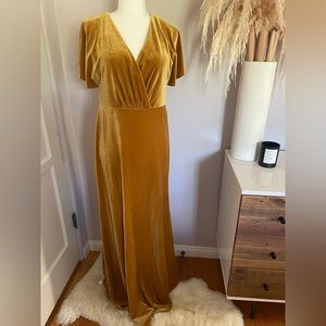Jenny Yoo Anthropologie Ellis Flutter-Sleeve Open-Back Velvet Gown in Gold